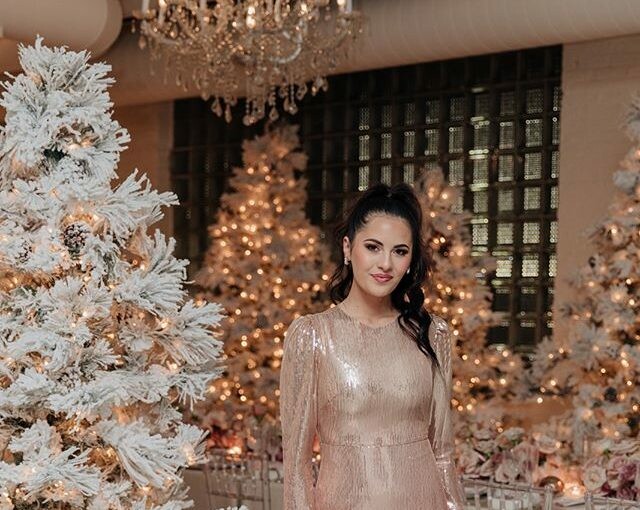 14 Perfect Holiday Party Outfit Ideas to Copy Through New Year’s 14 Perfect Holiday Party Outfit Ideas to Copy Through New Year’s - party Outfit Ideas, Holiday Party Outfit Ideas, Holiday Party Outfit, holiday outfit, Holiday Glam: 18 Perfect Party Outfit Ideas