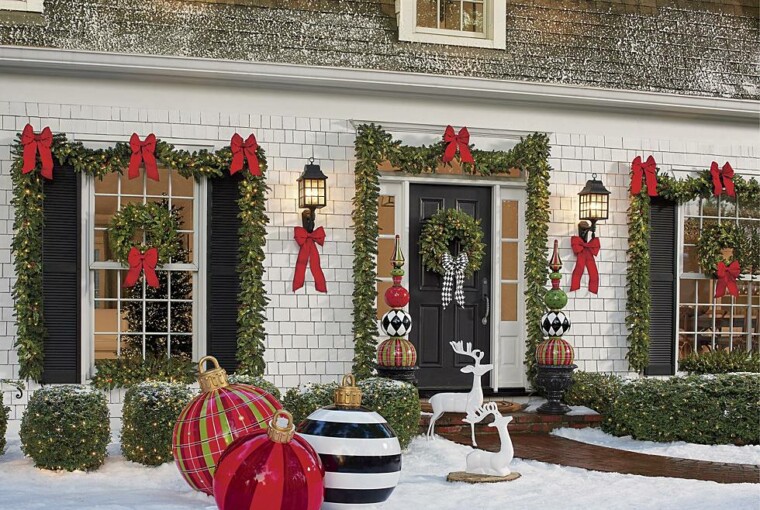 15 Spectacular Outdoor Christmas Decorations (Part 1) - Outdoor Farmhouse Christmas Decorations, Outdoor Christmas Decorations, Outdoor Christmas Decor, Outdoor Christmas, diy Christmas decorations, Christmas Decorations