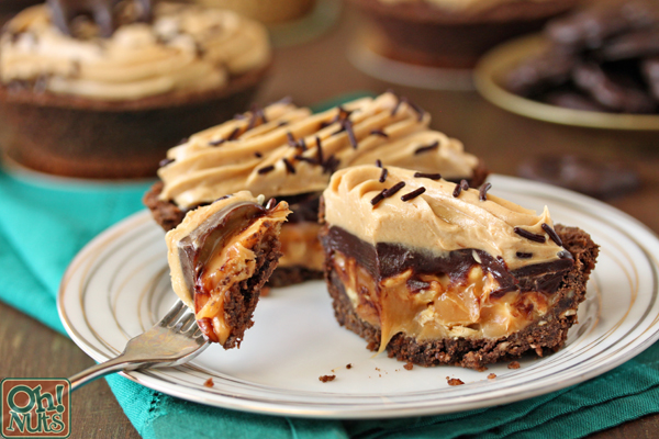 15 Easy Homemade Candy Bar Recipes 15 Easy Homemade Candy Bar Recipes - Homemade Candy Bar Recipes, Homemade Candy Bar, healthy desserts, Candy Bar Recipes, Candy Bar, Bite Size Dessert Recipes