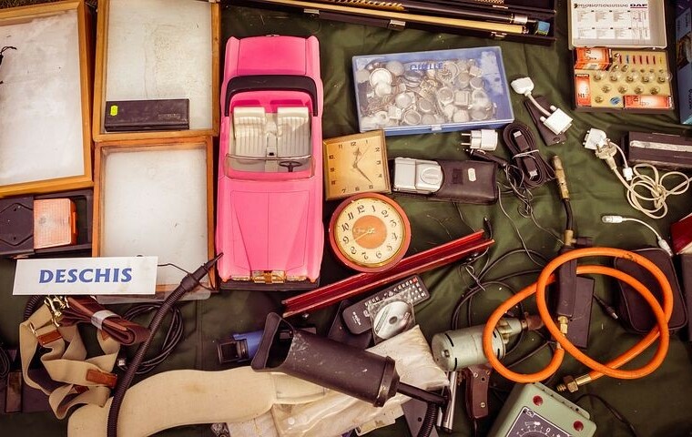 How To Efficiently Purge Before You Move How To Efficiently Purge Before You Move - purge, moe, magazines, furniture, closets, books, appliances