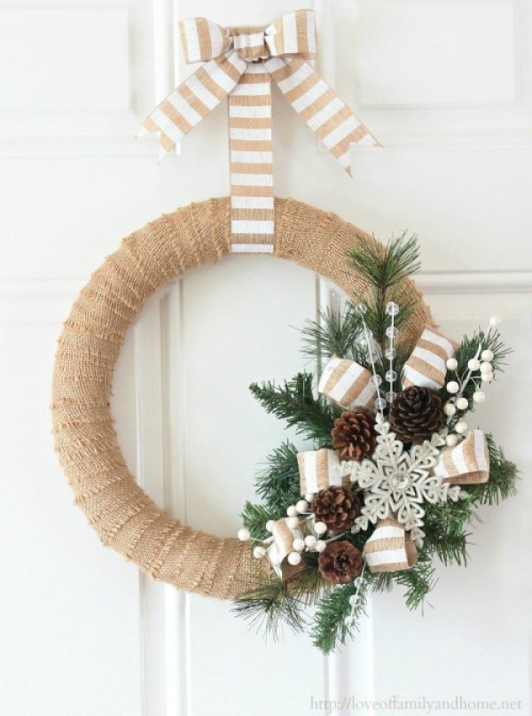 15 Perfect DIY Farmhouse Christmas Wreaths - Rustic DIY Christmas Wreaths and Centerpiece, DIY Farmhouse Christmas Wreaths, DIY Christmas Wreaths, Christmas Wreaths