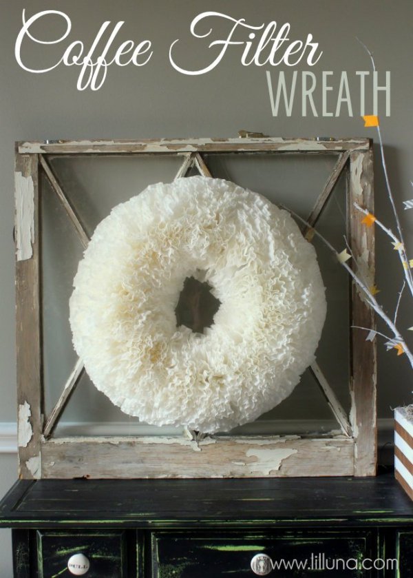 15 Perfect DIY Farmhouse Christmas Wreaths - Rustic DIY Christmas Wreaths and Centerpiece, DIY Farmhouse Christmas Wreaths, DIY Christmas Wreaths, Christmas Wreaths