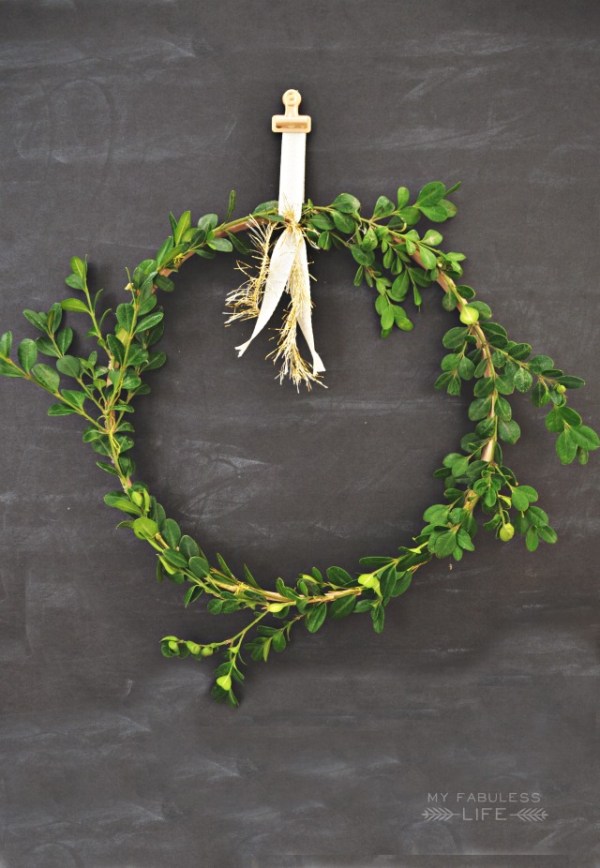 15 Perfect DIY Farmhouse Christmas Wreaths - Rustic DIY Christmas Wreaths and Centerpiece, DIY Farmhouse Christmas Wreaths, DIY Christmas Wreaths, Christmas Wreaths