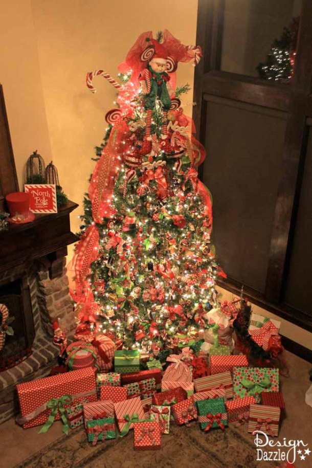 20 Stunning Christmas Tree Ideas 2019 (Part 1) - Farmhouse Christmas Trees, Diy Christmas tree, Christmas Tree Ideas, Christmas Tree Decorating Ideas, Christmas tree