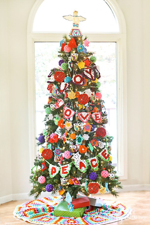 20 Stunning Christmas Tree Ideas 2019 (Part 1) - Farmhouse Christmas Trees, Diy Christmas tree, Christmas Tree Ideas, Christmas Tree Decorating Ideas, Christmas tree