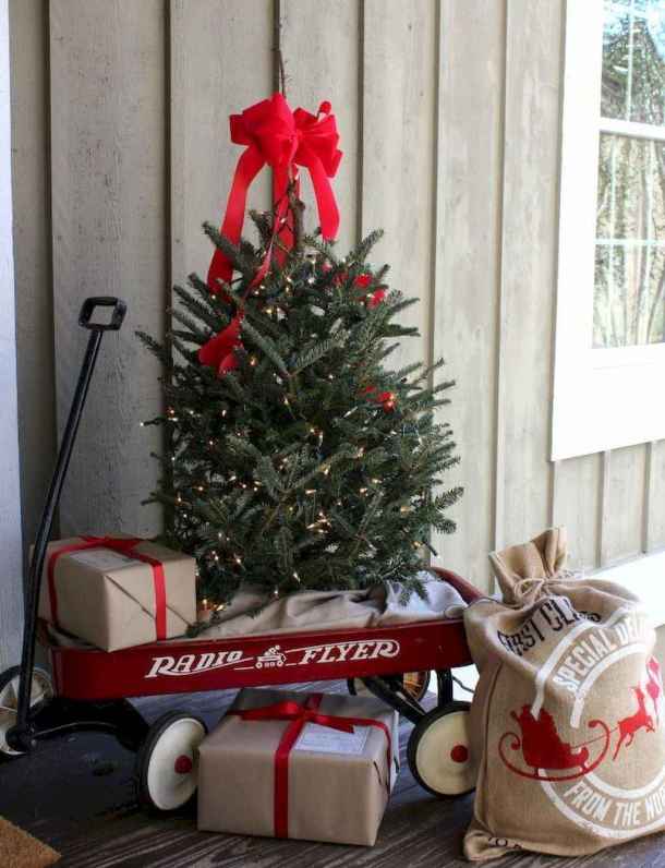 15 Spectacular Outdoor Christmas Decorations (Part 1) - Outdoor Farmhouse Christmas Decorations, Outdoor Christmas Decorations, Outdoor Christmas Decor, Outdoor Christmas, diy Christmas decorations, Christmas Decorations