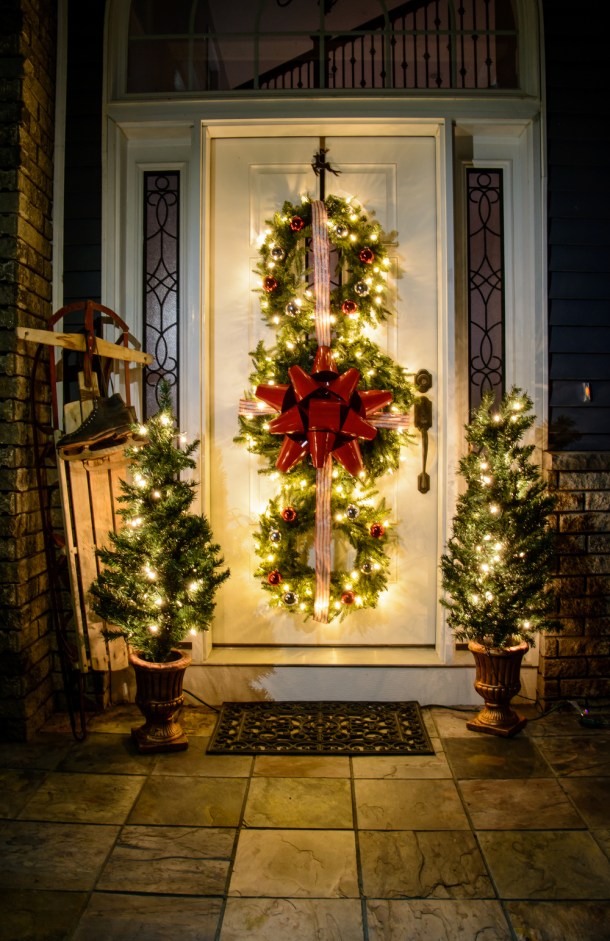 15 Spectacular Outdoor Christmas Decorations (Part 1) - Outdoor Farmhouse Christmas Decorations, Outdoor Christmas Decorations, Outdoor Christmas Decor, Outdoor Christmas, diy Christmas decorations, Christmas Decorations