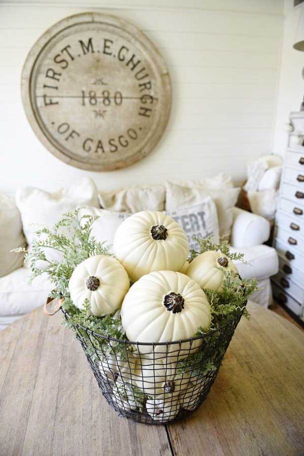 15 Great DIY Fall Farmhouse Wreaths and Centerpieces - thanksgiving centerpieces, DIY Thanksgiving Centerpieces, DIY Fall Farmhouse Wreaths and Centerpieces, DIY Fall Farmhouse Wreaths, DIY Fall Farmhouse Centerpieces, DIY Fall Centerpieces