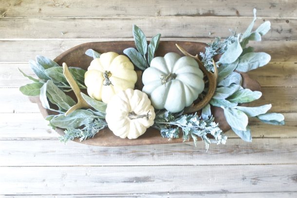 15 Great DIY Fall Farmhouse Wreaths and Centerpieces - thanksgiving centerpieces, DIY Thanksgiving Centerpieces, DIY Fall Farmhouse Wreaths and Centerpieces, DIY Fall Farmhouse Wreaths, DIY Fall Farmhouse Centerpieces, DIY Fall Centerpieces