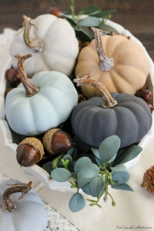 15 Great DIY Fall Farmhouse Wreaths and Centerpieces - thanksgiving centerpieces, DIY Thanksgiving Centerpieces, DIY Fall Farmhouse Wreaths and Centerpieces, DIY Fall Farmhouse Wreaths, DIY Fall Farmhouse Centerpieces, DIY Fall Centerpieces