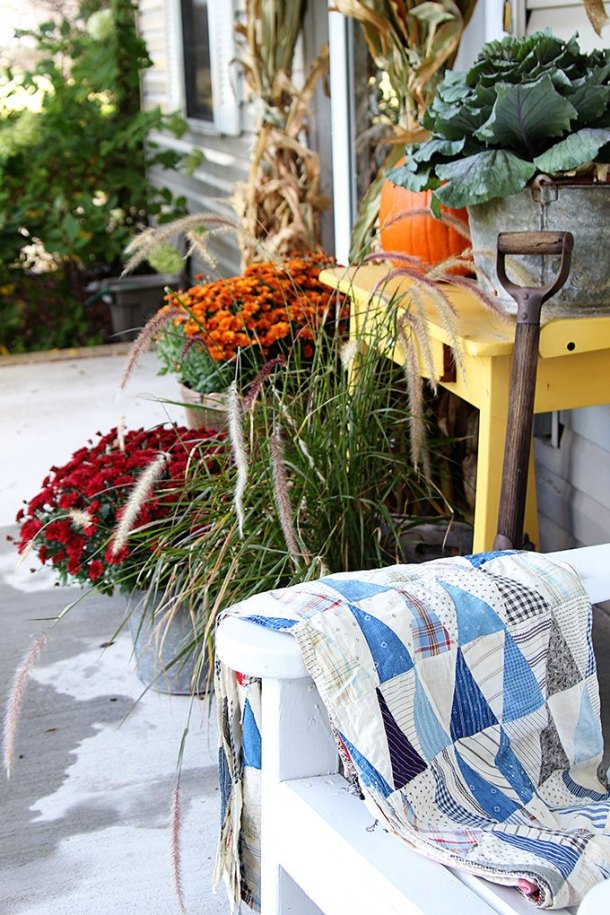 15 Cheap and Easy Fall Porch Decor Ideas (Part 2) - Fall Porch Decor Ideas, fall porch decor, DIY Fall Porch Decor Ideas