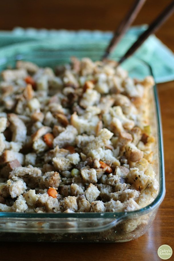 15 Thanksgiving Stuffing Recipes (Part 1) - Traditional Thanksgiving Recipes, Thanksgiving Stuffing Recipes, Thanksgiving Stuffing Recipe, Thanksgiving Stuffing, Thanksgiving recipes, Stuffing Recipes