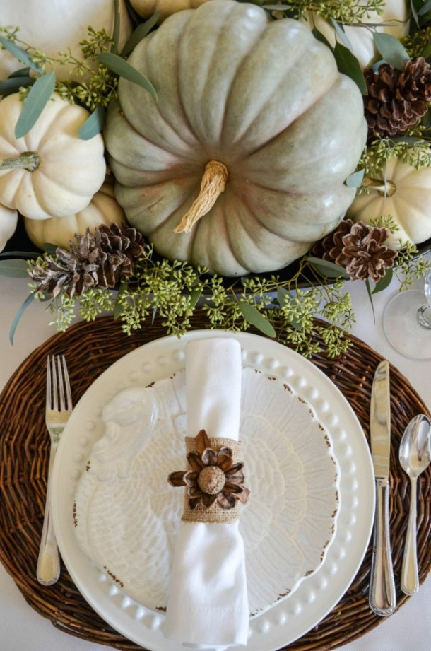 16 Pretty Thanksgiving Tablescape Ideas - Thanksgiving Tablescape Ideas, Thanksgiving Tablescape, Thanksgiving Decorating, Tablescape Ideas, DIY Thanksgiving Decorating Ideas, DIY Ideas for Thanksgiving Decorations