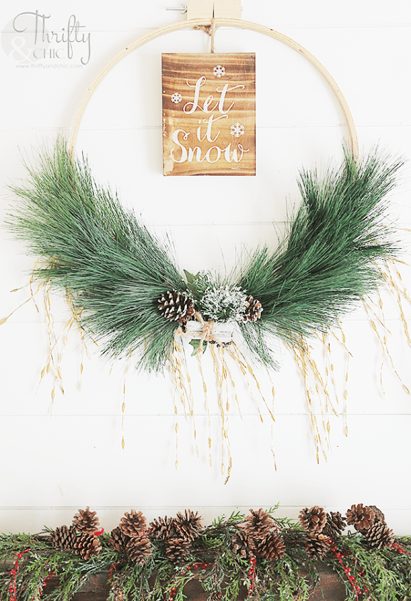 15 Perfect DIY Farmhouse Christmas Wreaths - Rustic DIY Christmas Wreaths and Centerpiece, DIY Farmhouse Christmas Wreaths, DIY Christmas Wreaths, Christmas Wreaths