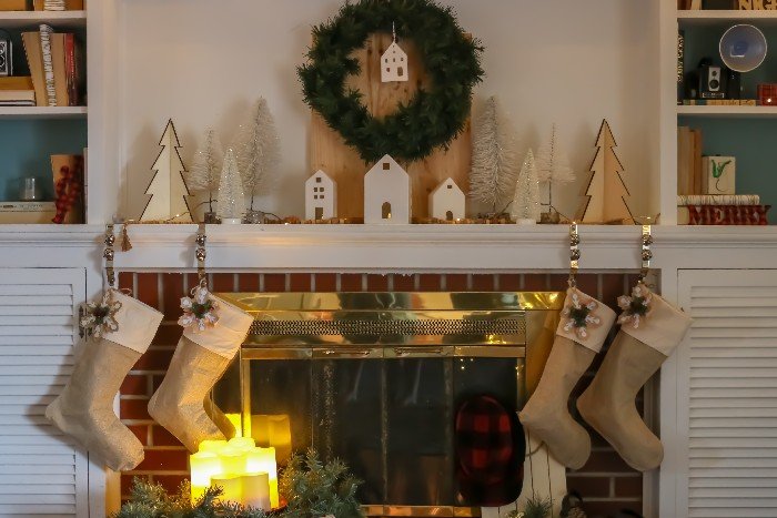 15 Rustic Christmas Mantel Decor Ideas - Rustic Christmas Mantel Decor Ideas, Rustic Christmas Mantel Decor, Rustic Christmas Decor Ideas, Mantel Decor Ideas, Christmas Mantel Ideas, Christmas mantel decoration