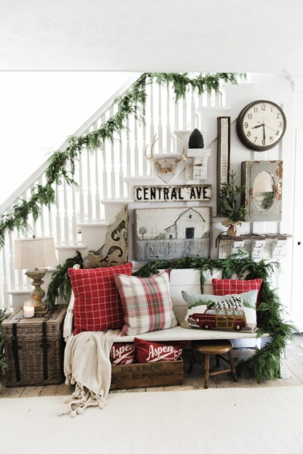 15 Cozy And Wonderful Farmhouse Christmas Decorating Ideas - Outdoor Farmhouse Christmas Decorations, Indoor Farmhouse Christmas Decorations, Farmhouse Christmas Decorations, Farmhouse Christmas Decorating Ideas