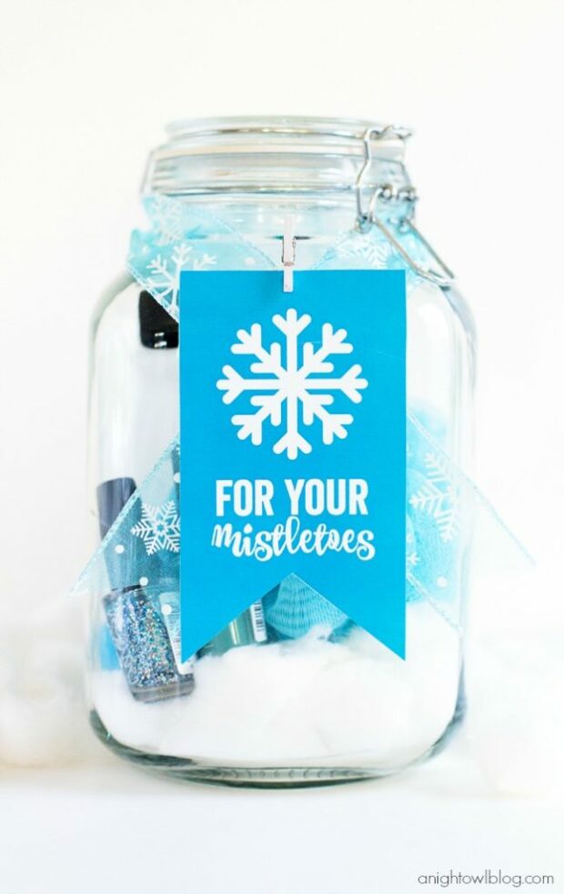 15 DIY Mason Jars That Make the Perfect Gift - DIY Mason Jars gift, DIY Mason Jars, DIY Mason Jar gifts, DIY Mason Jar Crafts