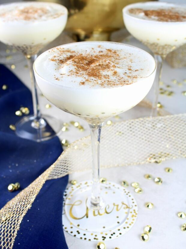 15 Festive Christmas Cocktail Recipes - Gin Cocktail recipes, Festive Christmas Cocktails, Festive Christmas Cocktail Recipes, Cocktail recipes, Christmas Cocktails