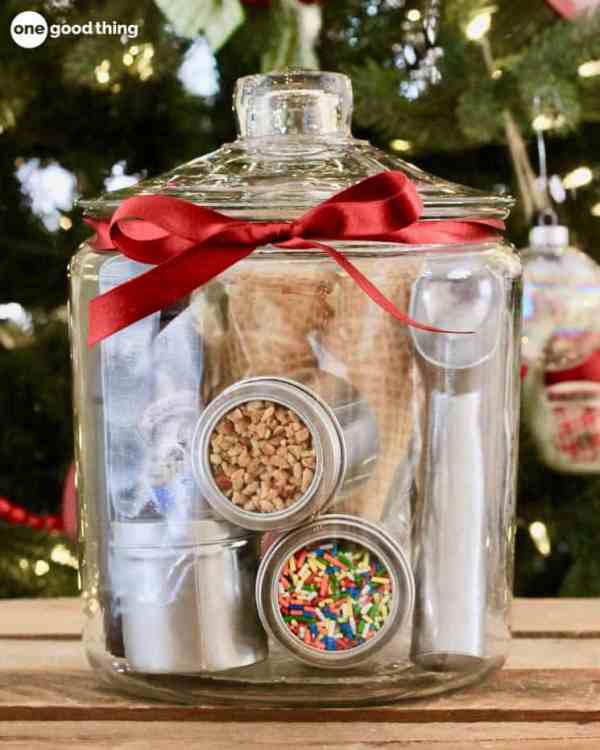 15 Creative DIY Gift Basket Ideas for Christmas (Part 1) - DIY Gift for Christmas, DIY Gift Basket Ideas for Christmas, DIY Gift Basket Ideas, diy Christmas gift, Diy Christmas, budget- friendly diy Christmas
