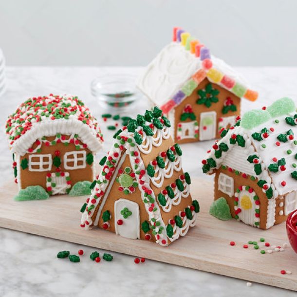 18 Best Christmas Gingerbread house Ideas - Gingerbread house Ideas, Gingerbread house, Christmas Gingerbread Recipes, Christmas Gingerbread house Ideas, Christmas Gingerbread