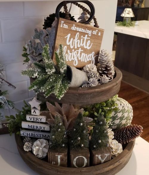 15 DIY Rustic Christmas Centerpieces - Rustic Christmas Centerpieces, Rustic Centerpieces, Rustic Centerpiece, DIY Christmas Centerpieces, Christmas Centerpieces