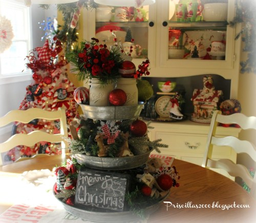 15 DIY Rustic Christmas Centerpieces - Rustic Christmas Centerpieces, Rustic Centerpieces, Rustic Centerpiece, DIY Christmas Centerpieces, Christmas Centerpieces