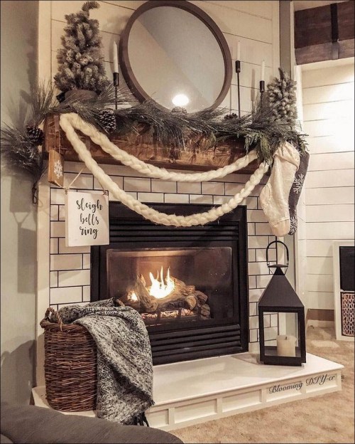 15 Rustic Christmas Mantel Decor Ideas - Rustic Christmas Mantel Decor Ideas, Rustic Christmas Mantel Decor, Rustic Christmas Decor Ideas, Mantel Decor Ideas, Christmas Mantel Ideas, Christmas mantel decoration