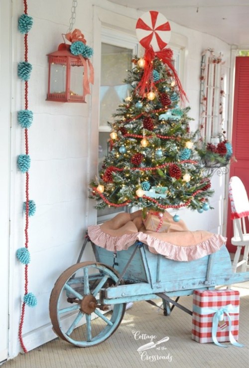 16 Rustic Christmas Porch Decor Ideas - Rustic Christmas Porch Decor Ideas, Rustic Christmas Porch Decor, Rustic Christmas Porch, Christmas Porch Decor Ideas