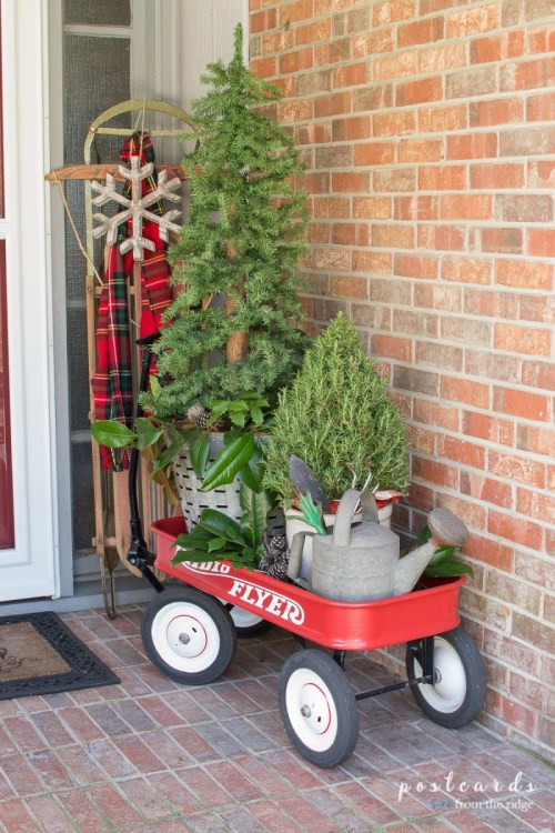 16 Rustic Christmas Porch Decor Ideas - Rustic Christmas Porch Decor Ideas, Rustic Christmas Porch Decor, Rustic Christmas Porch, Christmas Porch Decor Ideas