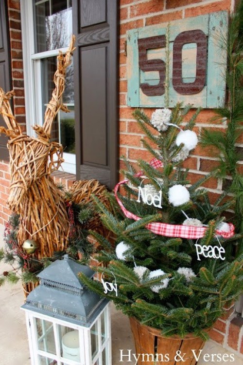 16 Rustic Christmas Porch Decor Ideas - Rustic Christmas Porch Decor Ideas, Rustic Christmas Porch Decor, Rustic Christmas Porch, Christmas Porch Decor Ideas