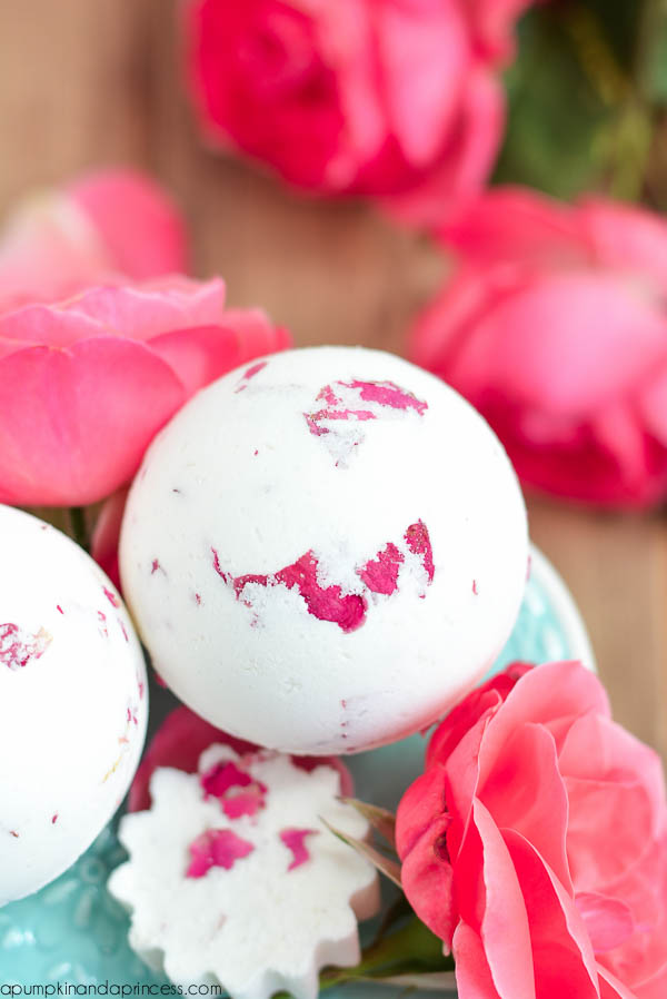 15 Unique DIY Bath Bombs to Enjoy Bathtime (Part 2) - diy cosmetics, diy beauty products, DIY Bath Bombs, DIY Bath Bomb, Bath Bombs