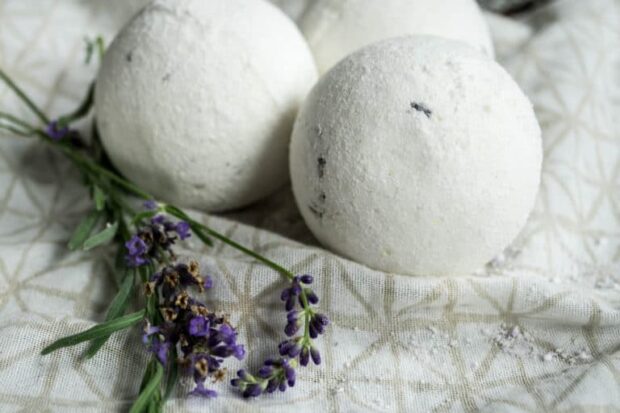 15 Unique DIY Bath Bombs to Enjoy Bathtime (Part 1) - diy cosmetics, diy beauty products, DIY Bath Bombs, DIY Bath Bomb, Bath Bombs