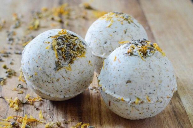 15 Unique DIY Bath Bombs to Enjoy Bathtime (Part 1) - diy cosmetics, diy beauty products, DIY Bath Bombs, DIY Bath Bomb, Bath Bombs