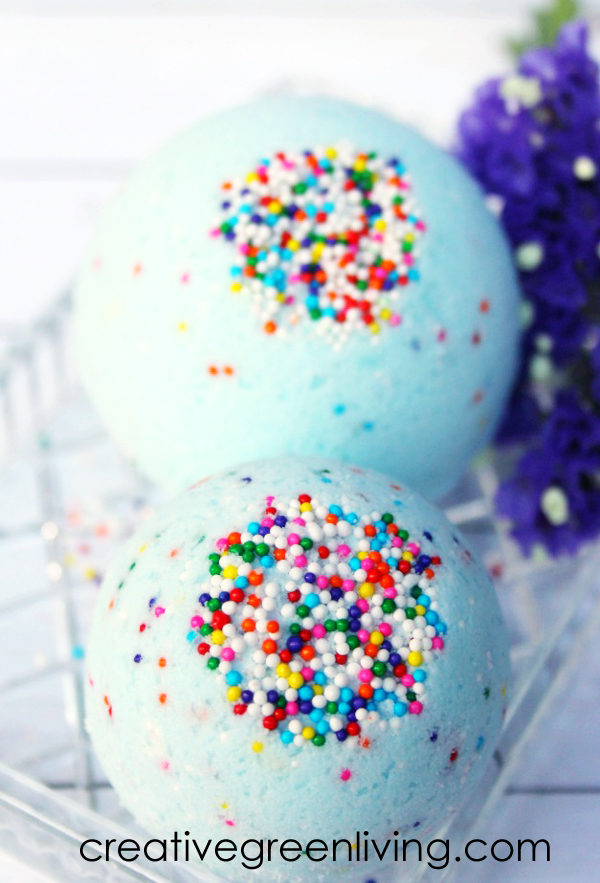 15 Unique DIY Bath Bombs to Enjoy Bathtime (Part 1) - diy cosmetics, diy beauty products, DIY Bath Bombs, DIY Bath Bomb, Bath Bombs