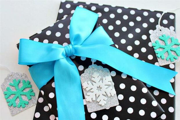 15 Super Easy Paper Snowflake Craft Ideas - Paper Snowflakes, Paper Snowflake Craft Ideas, Paper Snowflake, diy Paper Snowflakes