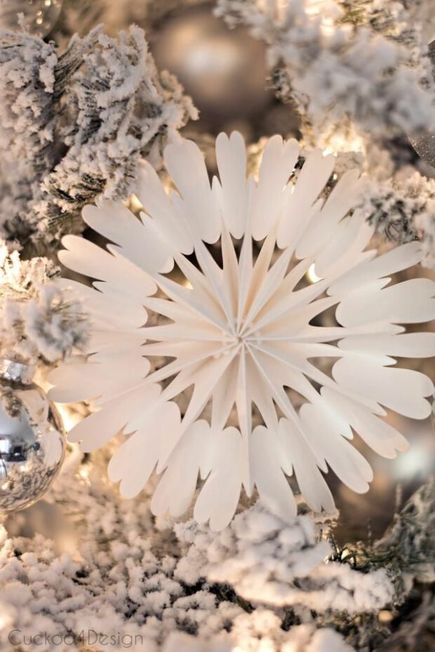 15 Super Easy Paper Snowflake Craft Ideas - Paper Snowflakes, Paper Snowflake Craft Ideas, Paper Snowflake, diy Paper Snowflakes