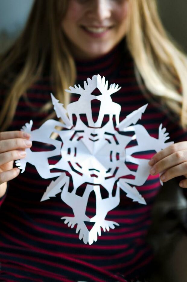 15 Super Easy Paper Snowflake Craft Ideas - Paper Snowflakes, Paper Snowflake Craft Ideas, Paper Snowflake, diy Paper Snowflakes