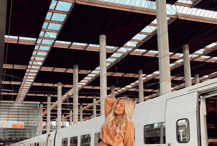 15 Cute Spring Outfit Ideas 15 Cute Spring Outfit Ideas - spring stripes outfit ideas, spring outfit ideas, casual spring outfits