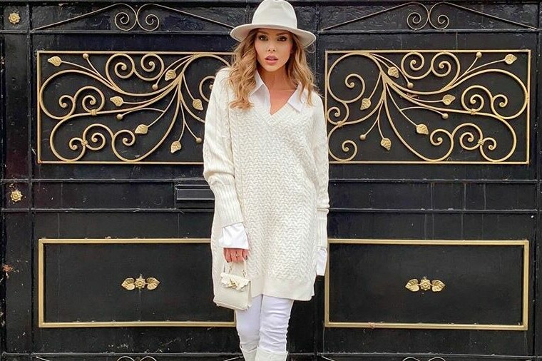 14 Stylish Ways to wear White Pants and Jeans in Winter - winter white jeans outfits, white pants outfit ideas, white pants, white jeans