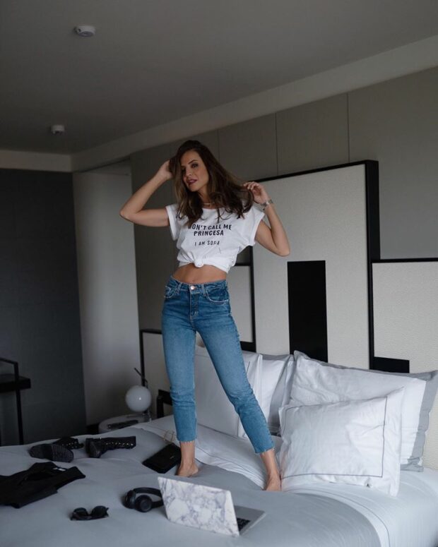 Stay Home and Stay Stylish: 13 Jeans Outfit Ideas