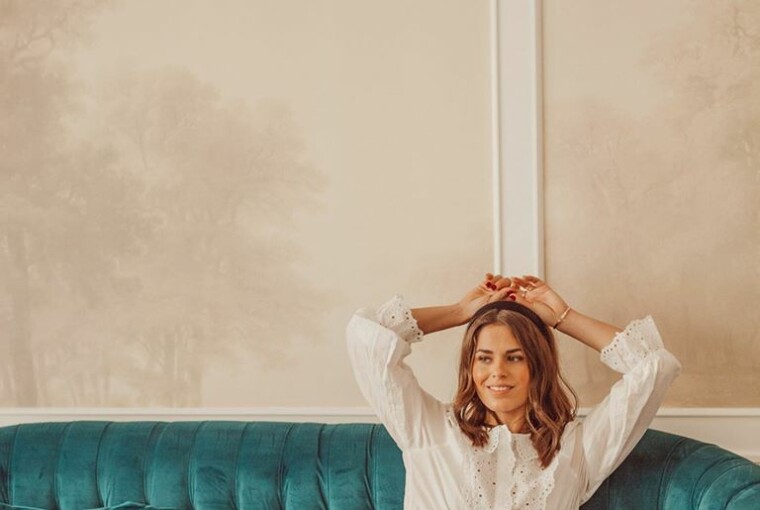 Stay Home and Stay Stylish: 13 Jeans Outfit Ideas Stay Home and Stay Stylish: 13 Jeans Outfit Ideas - stay at home outfit ides, spring jeans outfit, jeans outfit ideas, jeans outfit, jeans and shirts outfits, boyfriend jeans, #stayhome