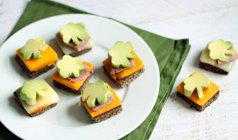 Festive St. Patrick's Day Party Ideas- Food and Decorations (Part 1) Festive St. Patrick's Day Party Ideas- Food and Decorations (Part 1) - St. Patrick's Day Party Ideas, St. Patrick's Day Party, St. Patrick's Day Decorations, St. Patrick's Day Cocktails, St. Patrick's Day