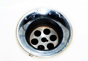 Tips To Make The Stinky Drains Smell Pleasant Again - vinegar, stinky, soapy water, salt, professional, lemon, help, drain, cause, boiling water, Baking Soda