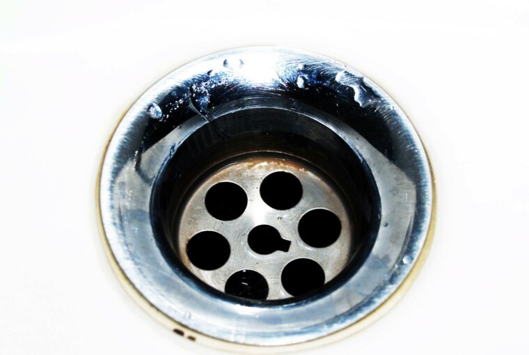 Tips To Make The Stinky Drains Smell Pleasant Again Tips To Make The Stinky Drains Smell Pleasant Again - vinegar, stinky, soapy water, salt, professional, lemon, help, drain, cause, boiling water, Baking Soda