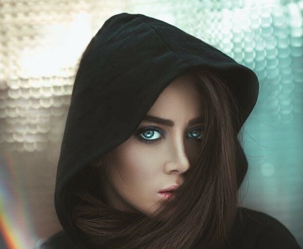 How To Wear A Hoodie Like A Pro How To Wear A Hoodie Like A Pro - streetwear look, look, layering, hoodie, balnciaga, athleisure, accessorizing