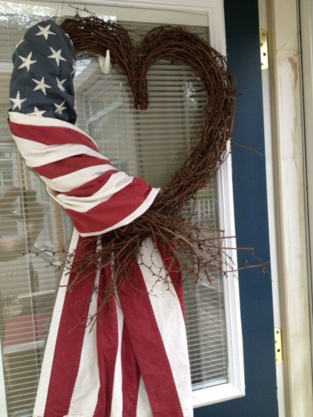 15 Great DIY 4th Of July Wreaths (Part 1) - DIY 4th Of July Wreaths, DIY 4th Of July Wreath, 4th Of July Wreaths, 4th of July Wreath, 4th of July diy wreath