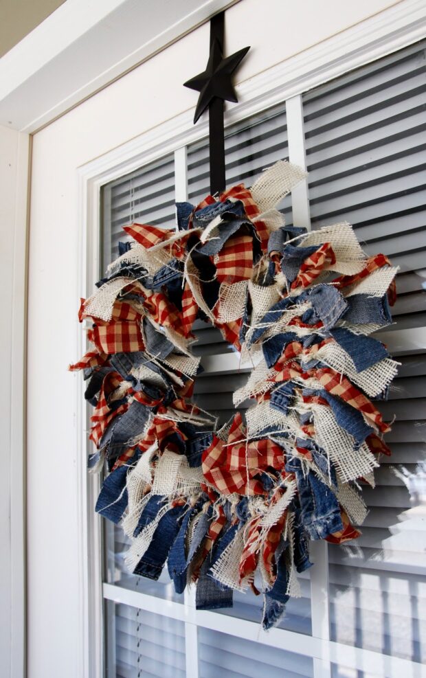 15 Great DIY 4th Of July Wreaths (Part 1) - DIY 4th Of July Wreaths, DIY 4th Of July Wreath, 4th Of July Wreaths, 4th of July Wreath, 4th of July diy wreath