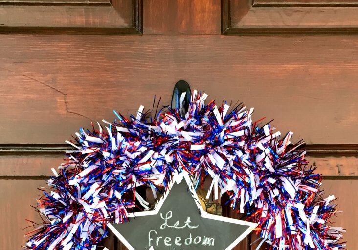 15 Great DIY 4th Of July Wreaths (Part 2) 15 Great DIY 4th Of July Wreaths (Part 2) - Patriotic DIY 4th Of July Decor Ideas, DIY 4th Of July Wreaths, DIY 4th Of July Wreath
