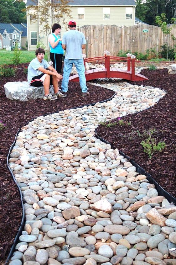 10 Gorgeous And Easy DIY Rock Gardens - DIY Rock Gardens, DIY Rock Garden Ideas, DIY Rock Garden