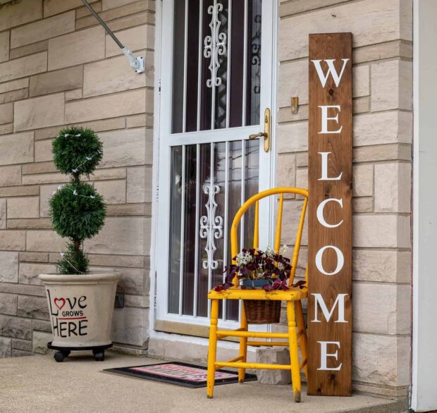 DIY Welcome Signs for Your Front Porch - diy welcome signs, diy welcome sign